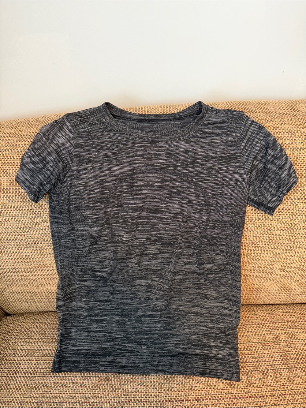 lululemon athletica Heathered Dark Gray Crew Neck Short Sleeve Top